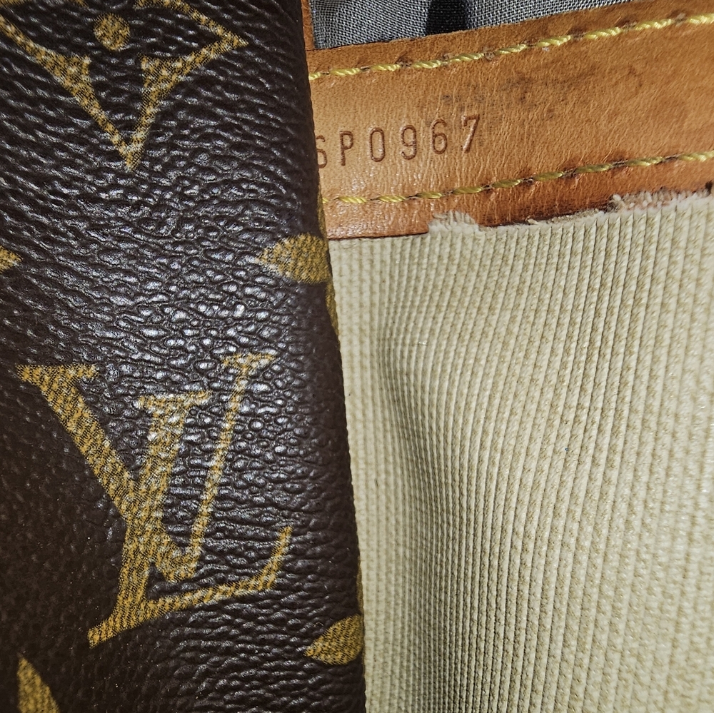 LV w/COA Monogram Reporter Bag in EUC - Picture 15 of 15